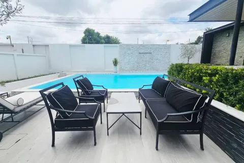 Casa de 4 dormitorios en Pattaya, Tailandia № 212243 - foto 13