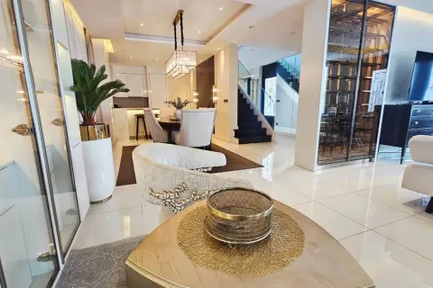 Casa de 4 dormitorios en Pattaya, Tailandia № 212243 - foto 6