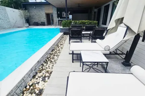 Casa de 4 dormitorios en Pattaya, Tailandia № 212243 - foto 15