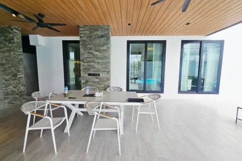 Casa de 4 dormitorios en Pattaya, Tailandia № 212243 - foto 17