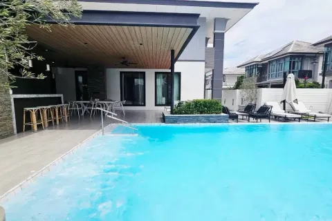 Casa de 4 dormitorios en Pattaya, Tailandia № 212243 - foto 14