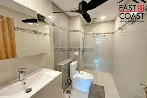 Condominio de 2 dormitorios en Jomtien Beach, Pattaya, Tailandia № 212242 - foto 12