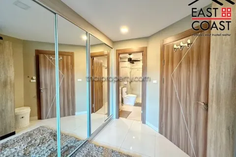 Condominio de 2 dormitorios en Jomtien Beach, Pattaya, Tailandia № 212242 - foto 11