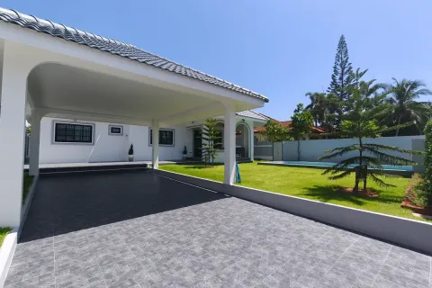 Casa de 4 dormitorios en Pattaya, Tailandia № 212327 - foto 3