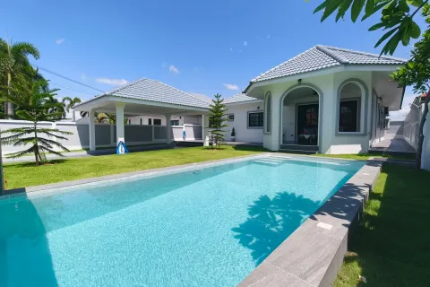 House in Pattaya, Thailand 4 bedrooms № 212327