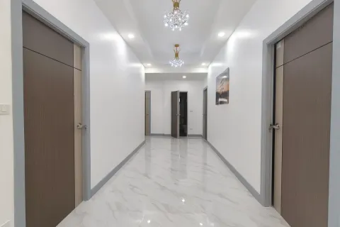 Casa de 4 dormitorios en Pattaya, Tailandia № 212327 - foto 15