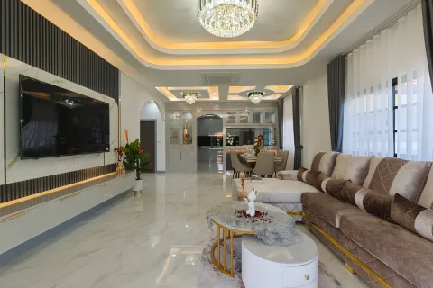 Casa de 4 dormitorios en Pattaya, Tailandia № 212327 - foto 8