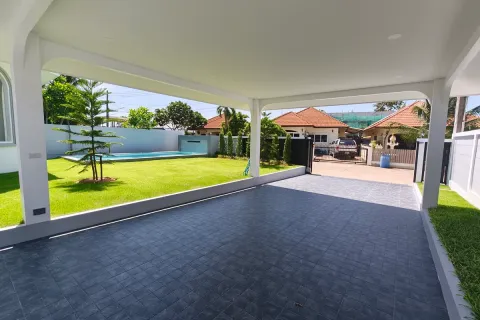 Casa de 4 dormitorios en Pattaya, Tailandia № 212327 - foto 4