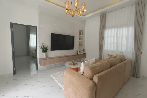 Casa de 3 dormitorios en Pattaya, Tailandia № 212328 - foto 7