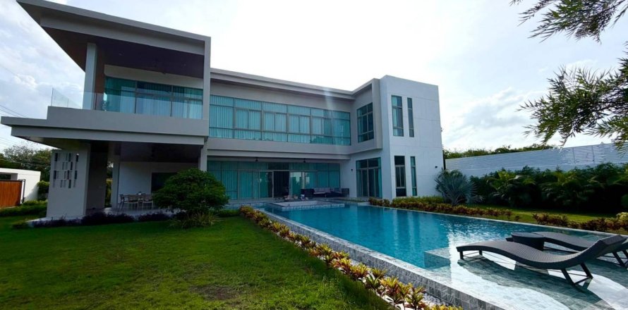 Villa in Hua Hin, Thailand 4 Schlafzimmer № 222536