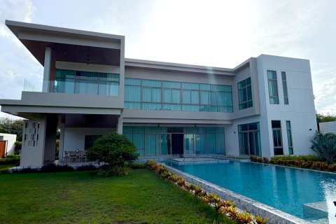 Villa in Hua Hin, Thailand 4 Schlafzimmer № 222536 - Foto 2