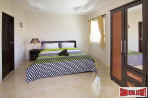 Villa in Pattaya, Thailand 6 bedrooms № 192797 - photo 3