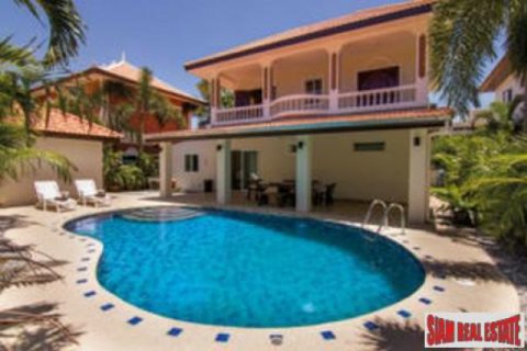 Villa in Pattaya, Thailand 6 bedrooms № 192797