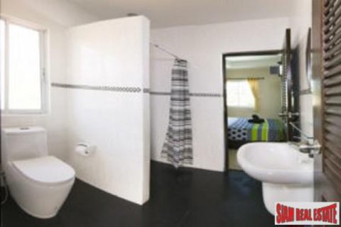 Villa in Pattaya, Thailand 6 bedrooms № 192797 - photo 5
