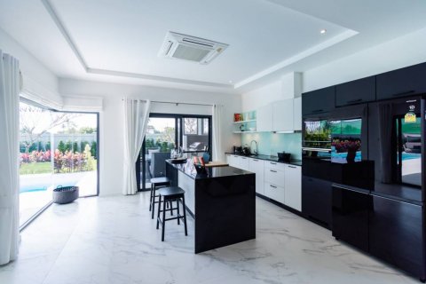 Villa in Hua Hin, Thailand 3 bedrooms № 116854 - photo 10
