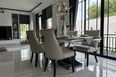 Таунхаус в Паттайе, Таиланд с 3 спальнями  № 114917 - фото 4