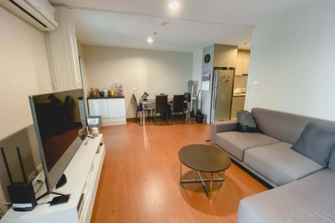 Studio dans le Condo à Huai Khwang, Bangkok, Thaïlande  № 170861