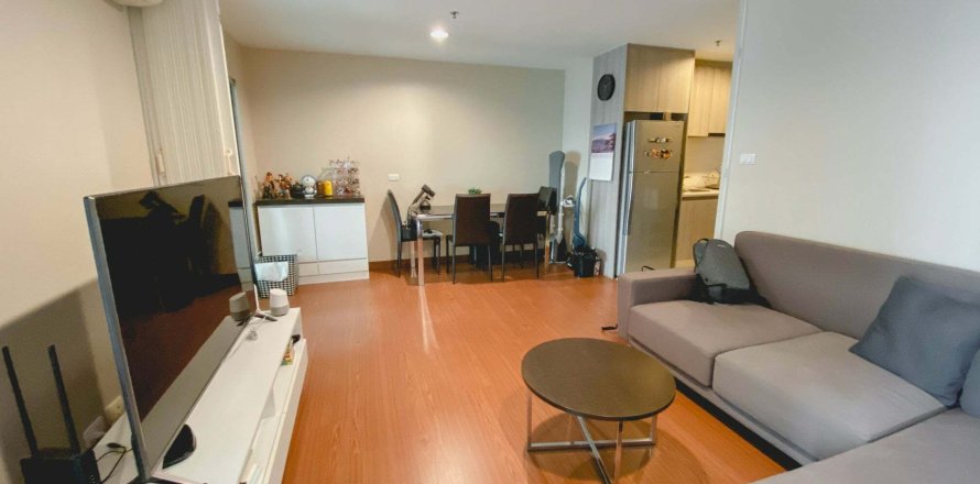 Studio dans le Condo à Huai Khwang, Bangkok, Thaïlande  № 170861