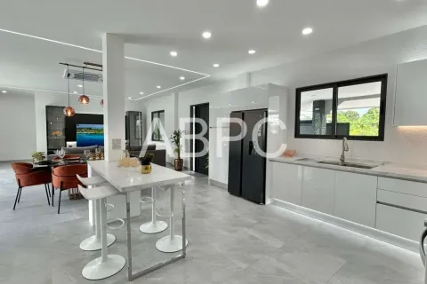 Casa de 3 dormitorios en Pattaya, Tailandia № 210931 - foto 11