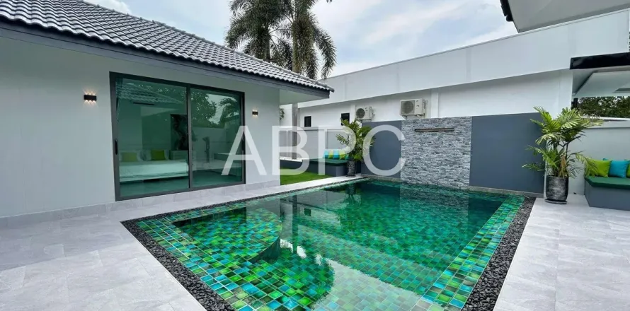 Casa de 3 dormitorios en Pattaya, Tailandia № 210931