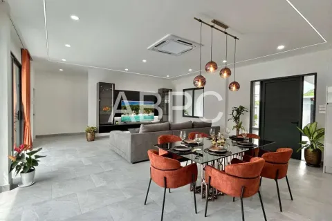 Casa de 3 dormitorios en Pattaya, Tailandia № 210931 - foto 3