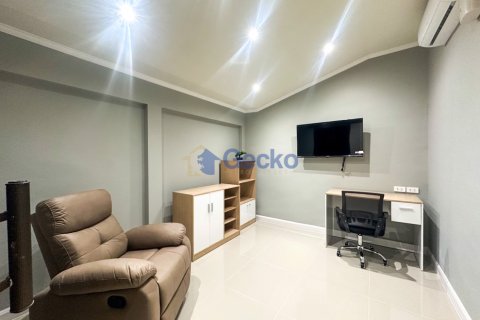 Casa de 4 dormitorios en Pattaya, Tailandia № 209374 - foto 15
