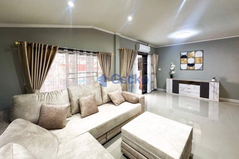Casa de 4 dormitorios en Pattaya, Tailandia № 209374 - foto 10