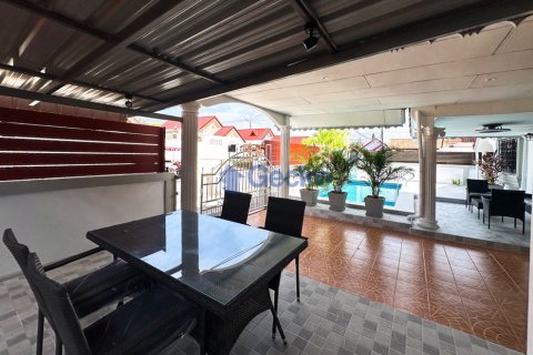 Casa de 4 dormitorios en Pattaya, Tailandia № 209374 - foto 26
