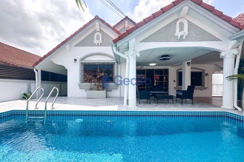 Casa de 4 dormitorios en Pattaya, Tailandia № 209374 - foto 5