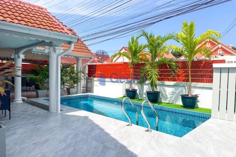 Casa de 4 dormitorios en Pattaya, Tailandia № 209374 - foto 4