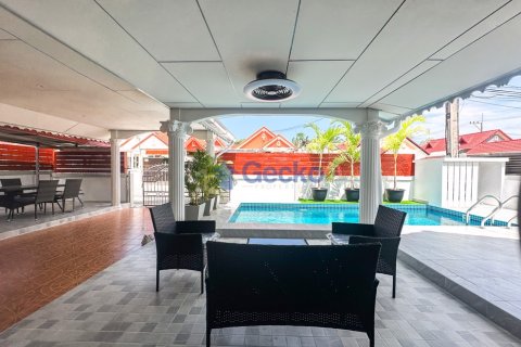 Casa de 4 dormitorios en Pattaya, Tailandia № 209374 - foto 6
