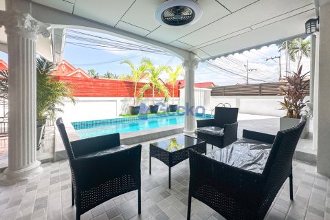 Casa de 4 dormitorios en Pattaya, Tailandia № 209374 - foto 7
