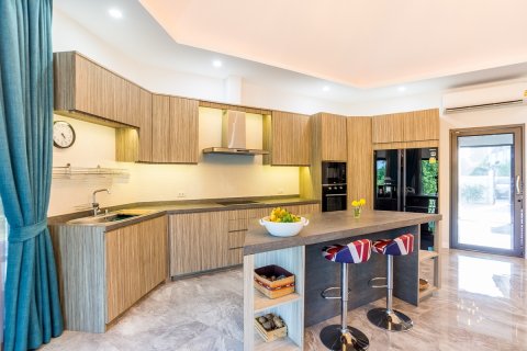 Villa in Pran Buri, Thailand 4 Schlafzimmer № 221861 - Foto 9