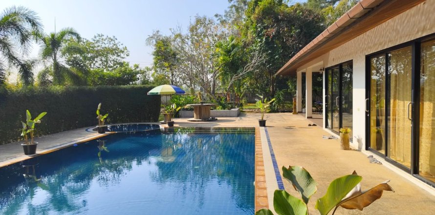 Villa in Chiang Rai, Thailand 4 bedrooms № 156912