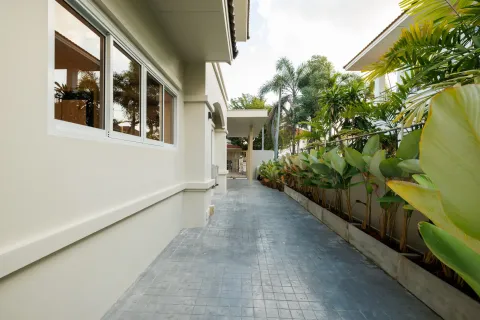 House in San Sai, Thailand 4 bedrooms № 168938 - photo 6