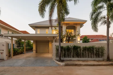 House in San Sai, Thailand 4 bedrooms № 168938 - photo 16