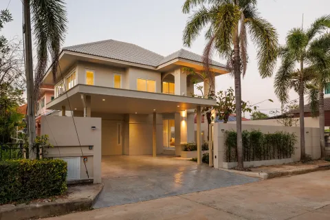 House in San Sai, Thailand 4 bedrooms № 168938 - photo 17