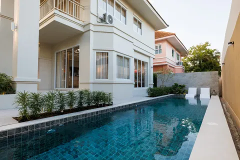 House in San Sai, Thailand 4 bedrooms № 168938 - photo 4
