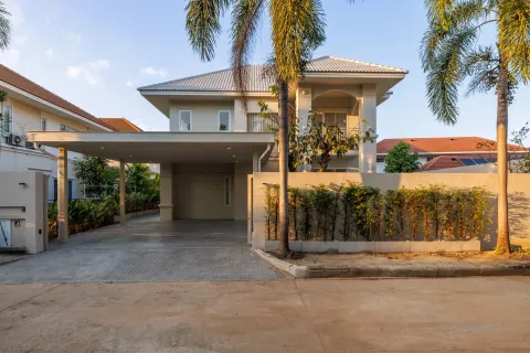 House in San Sai, Thailand 4 bedrooms № 168938 - photo 13