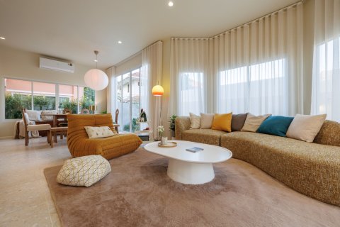 House in San Sai, Thailand 4 bedrooms № 168938 - photo 26
