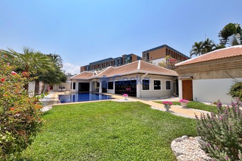 House in Pattaya, Thailand 3 bedrooms № 195916