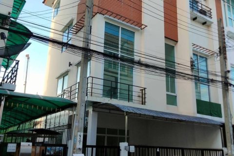 Townhouse in Lat Phrao, Bangkok, Thailand 3 bedrooms № 151567 - photo 2