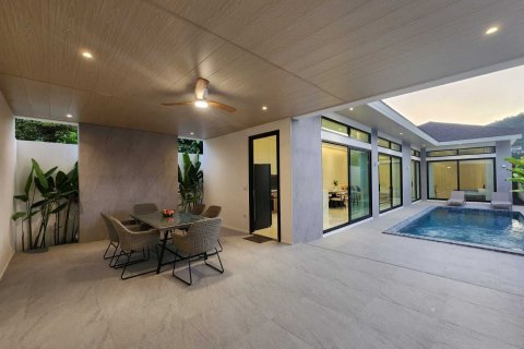 Villa in Phuket, Thailand 3 bedrooms № 135769 - photo 1