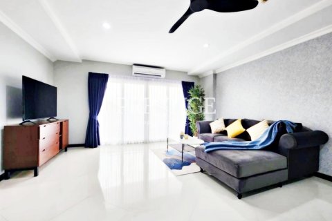 Condo in Pattaya, Thailand, 2 bedrooms  № 209120