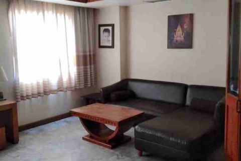 Condo in Bangkok, Thailand, 2 bedrooms № 183478 - photo 1