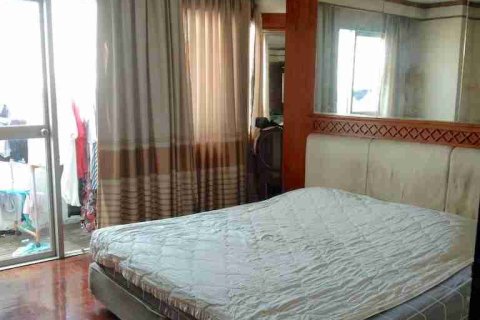 Condo in Bangkok, Thailand, 2 bedrooms № 183478 - photo 14
