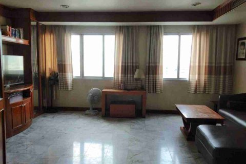 Condo in Bangkok, Thailand, 2 bedrooms № 183478 - photo 12