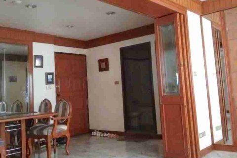 Condo in Bangkok, Thailand, 2 bedrooms № 183478 - photo 13