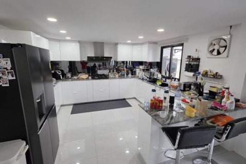 Таунхаус в Бангкоке, Таиланд с 3 спальнями  № 146730 - фото 4