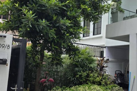 Таунхаус в Бангкоке, Таиланд с 3 спальнями  № 146730 - фото 2